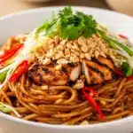 cremige Thai-Nudeln mit Hähnchen - featured image
