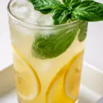 Einfache Zitronenlimonade mit Basilikum - featured image