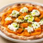 Kürbis-Flammkuchen mit Ziegenkäse - featured image
