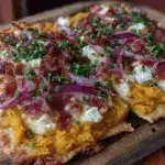 Kürbis-Flammkuchen mit Ziegenkäse - featured image
