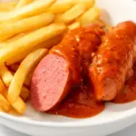 Oktoberfest Currywurst mit Pommes - featured image