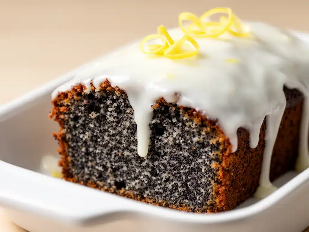 saftiger Mohnkuchen mit Zitronenguss - featured image