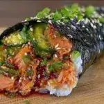 Sushi-Burrito mit Lachs und Gurke - featured image